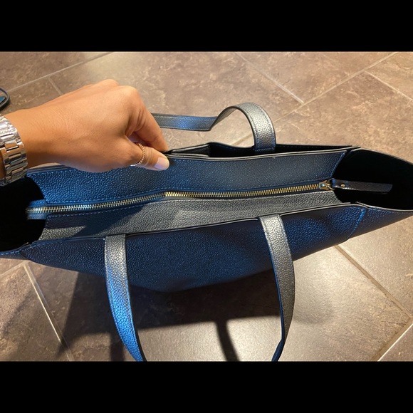 Large Tahari zip tote - Picture 5 of 7